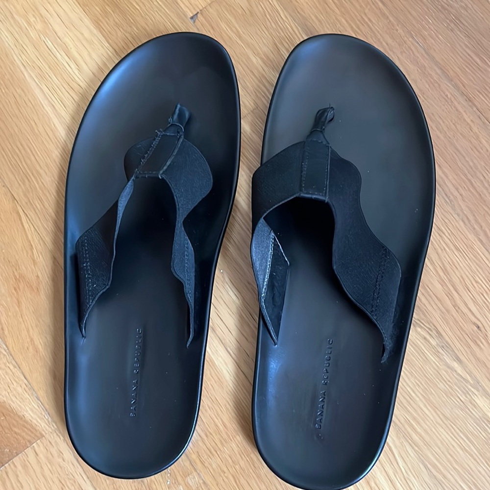 Men’s slip on the sandal. Banana Republic, black size 10. Excellent condition.